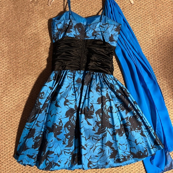 Formal Dress - Picture 2 of 3